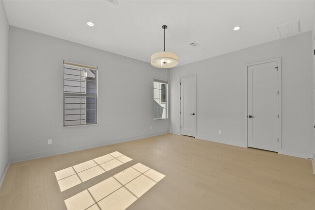 Building Photo - 1247 Peden St