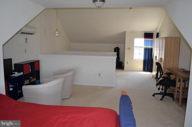Building Photo - 5255 Spring Ridge Dr E