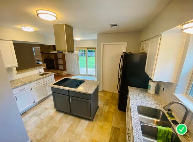 Building Photo - 29021 Cherrywood Ln