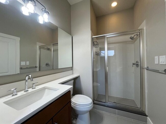 Building Photo - 2520 Bluebonnet Ln