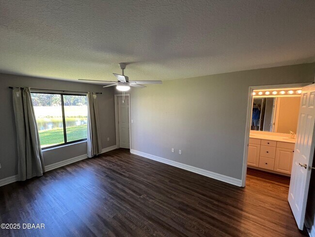 Building Photo - 138 Blue Heron Dr