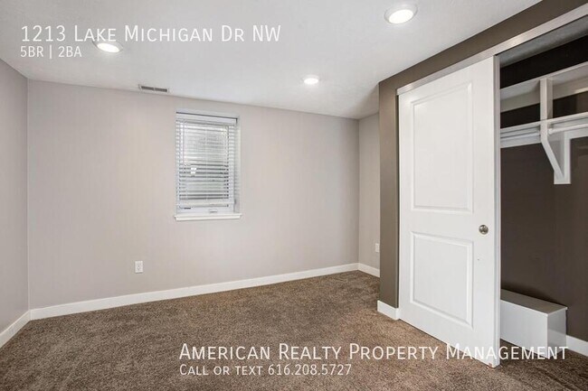 Building Photo - 1213 Lake Michigan Dr NW