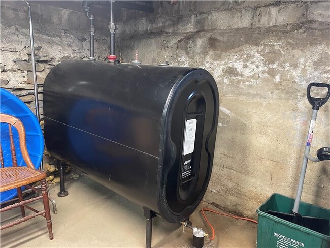 Building Photo - 348 Market St