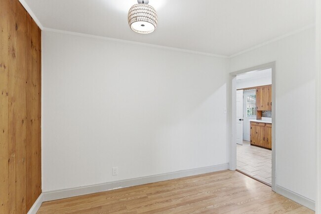Building Photo - 1415 Creekwood Dr