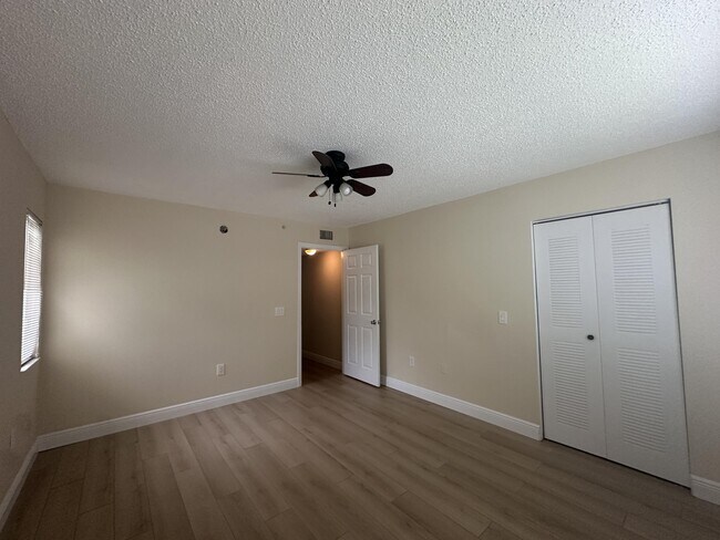 Building Photo - 5001 Wiles Rd