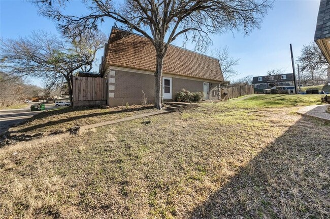 Building Photo - 2304 Barton Village Cir