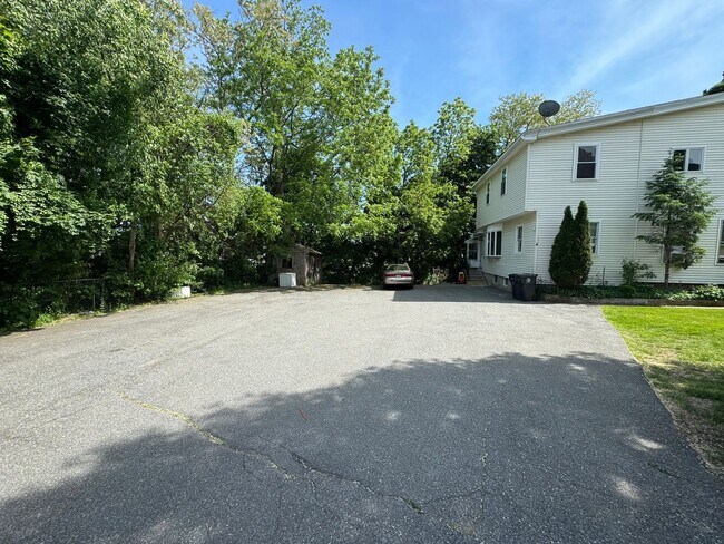 Building Photo - 1-3 Yeaton Pl