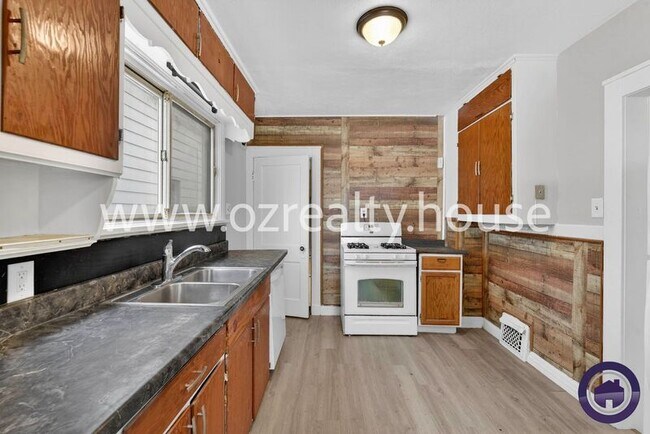 Building Photo - 1105 Ketcham Ave