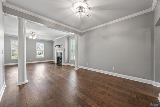 Building Photo - 5104 Frankford Dr SE