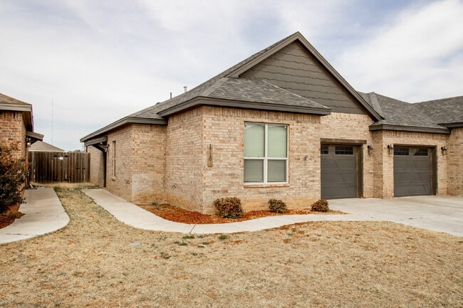 Building Photo - Spacious 3-Bedroom Duplex in South Lubbock