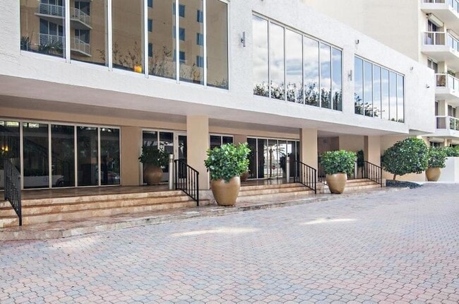 Building Photo - 1617 N Flagler Dr