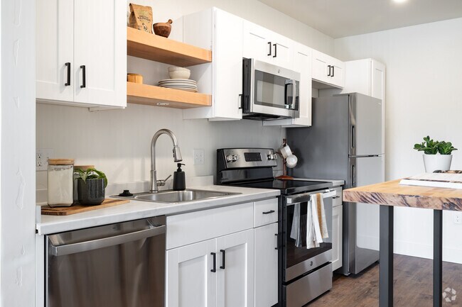 1BD, 1BA - 750SF - 27th Street Crossing