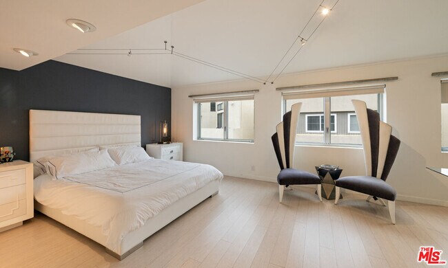 Building Photo - 131 Mast Mall