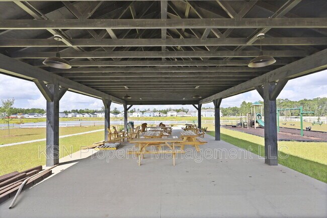 Building Photo - 107 Firefly Cir