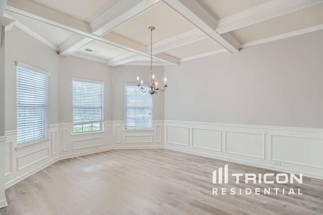 Building Photo - 6740 Oak Hill Pl