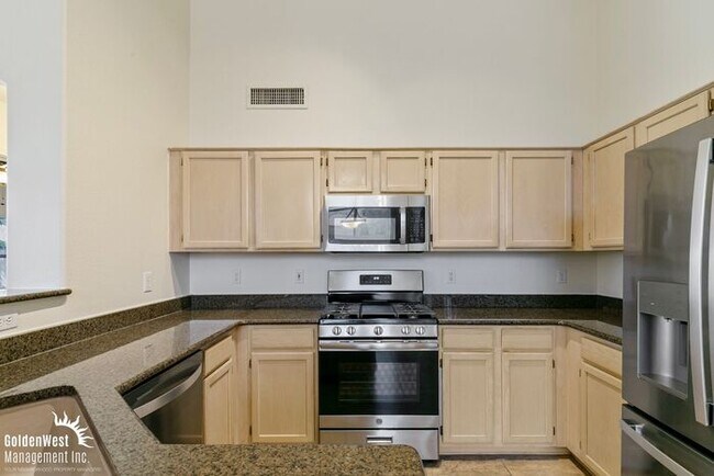 Building Photo - Charming 3Bdm 2Ba Home with Private Backyard!