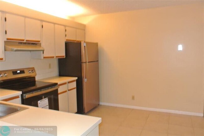 Building Photo - 5801 Riverside Dr