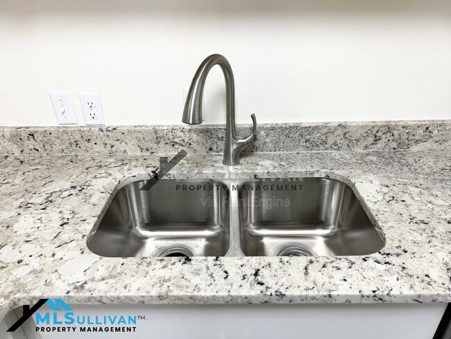 Building Photo - 2408 Otis St