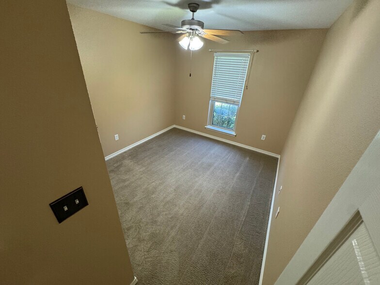 Building Photo - 5660 Springfield Cir W