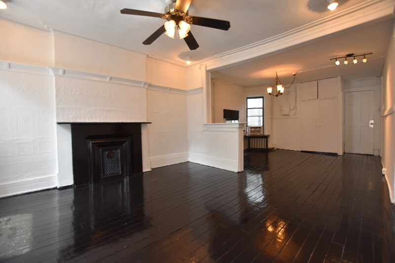 Building Photo - 247 Grand St