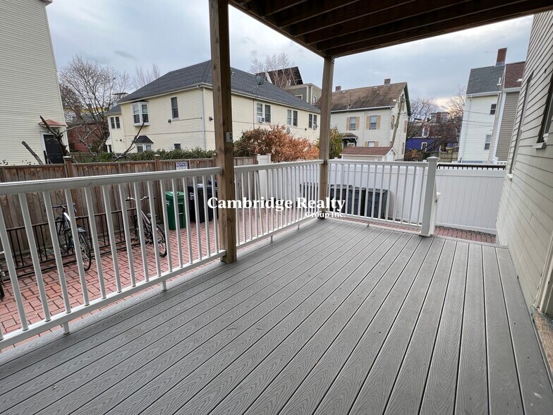 Building Photo - 118 Columbia St