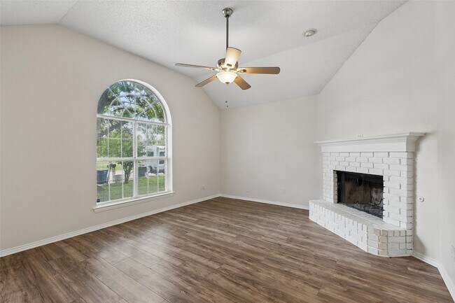 Building Photo - 2345 Park Vista Dr
