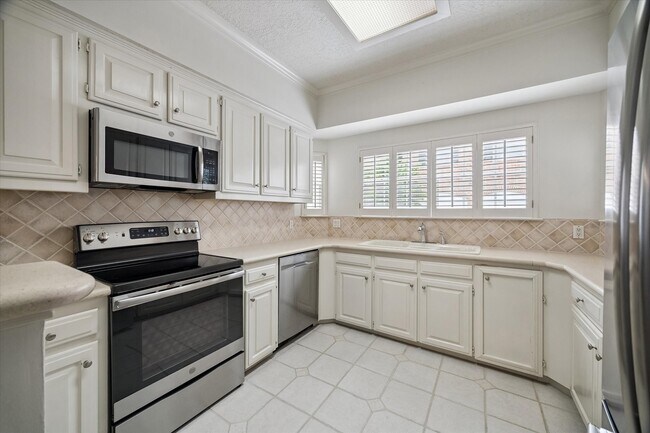 Building Photo - 2125 Bering Dr