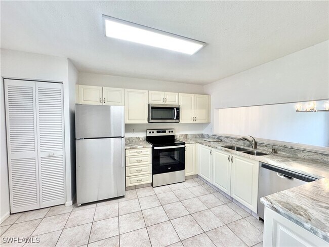 Building Photo - 5851 Cobblestone Ln