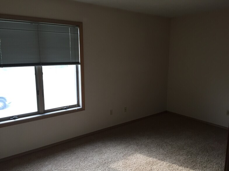 Building Photo - 1608 Sand Ct