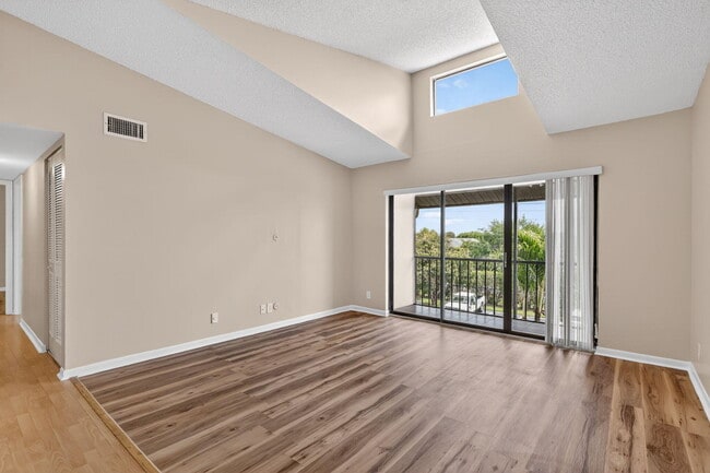 Building Photo - 624 Sea Pine Way