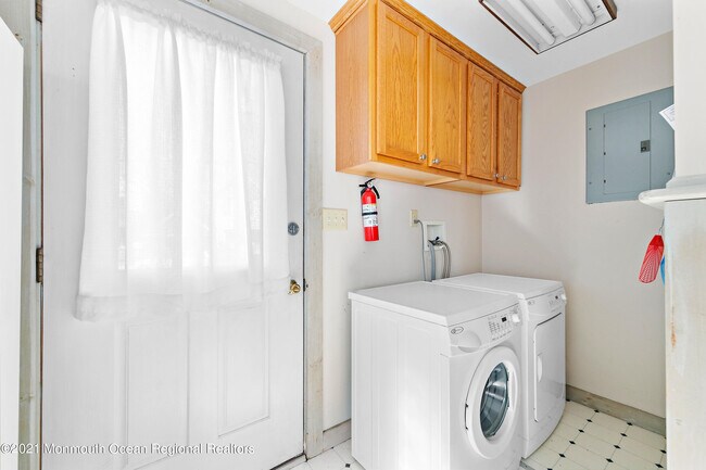 Building Photo - 1211 Ocean Ave N