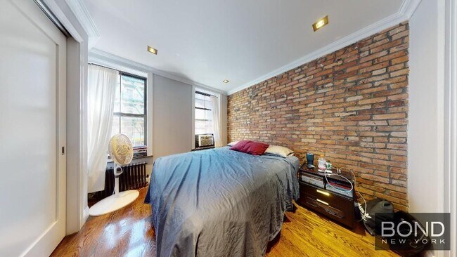 Building Photo - 334 E 6th St