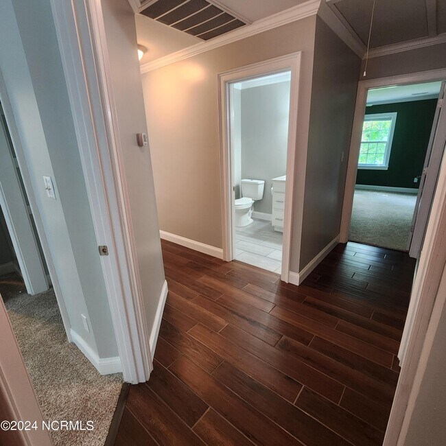 Building Photo - 115 Blue Bird Ln