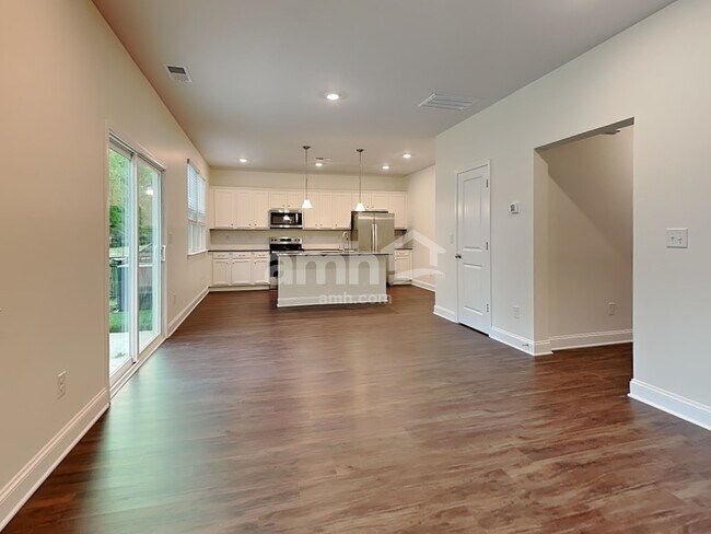 Building Photo - 605 Rivermist Dr