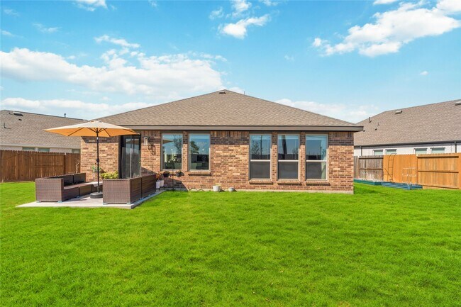 Building Photo - 30843 Boxwood Dr