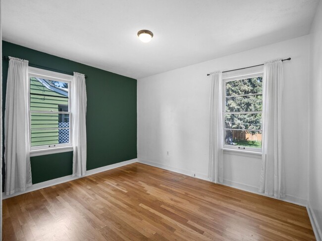 Building Photo - Spacious 4-Bedroom Home w/large Outdoor Sp...