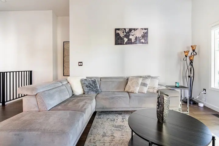 Building Photo - 16908 River Rock Dr