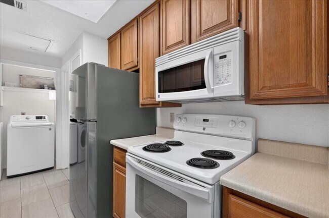 Building Photo - 806 W 24th St