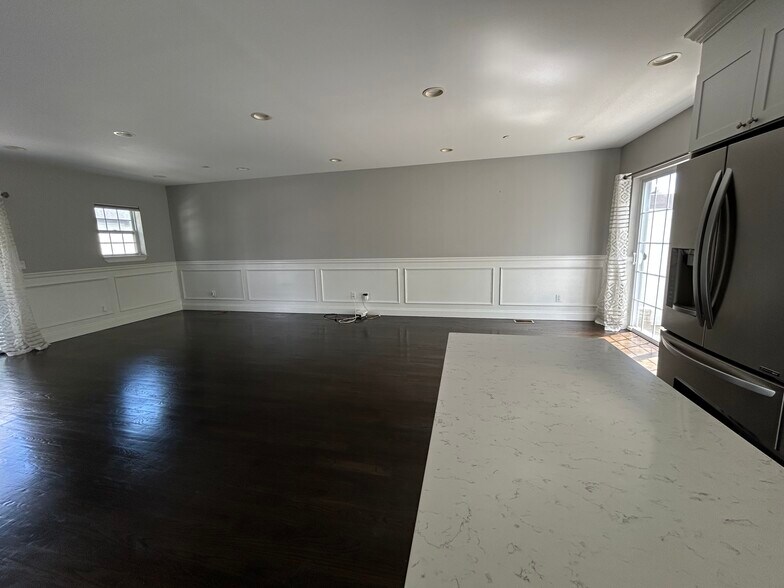 1st floor - 324 Cross St