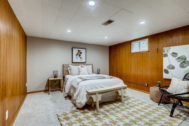 Building Photo - 6047 Independence St