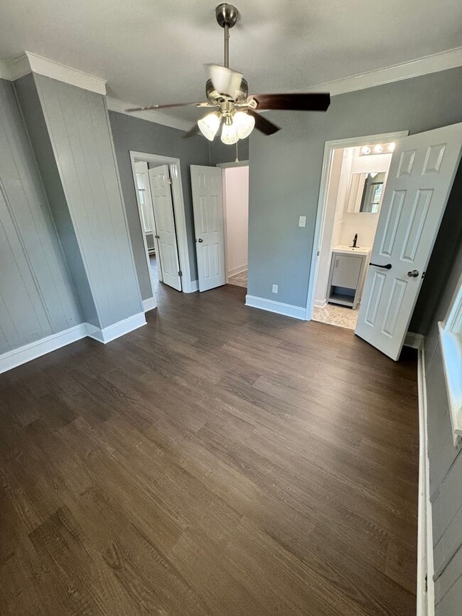 Building Photo - Beautiful 2 bed 2 bath house in Churchill