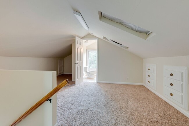 Building Photo - 3bed 2bath West End Home