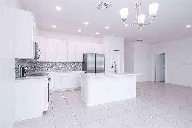 Building Photo - 566 Pawnee Ct