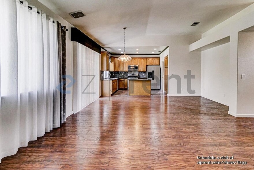 Building Photo - 1833 Rail St