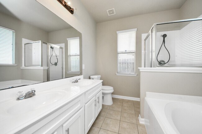 Building Photo - 21738 Sierra Long Dr
