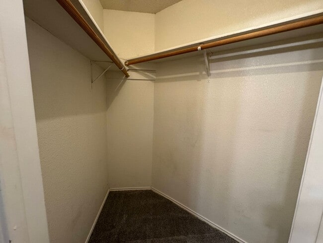 Building Photo - 5006 Glenoak Dr