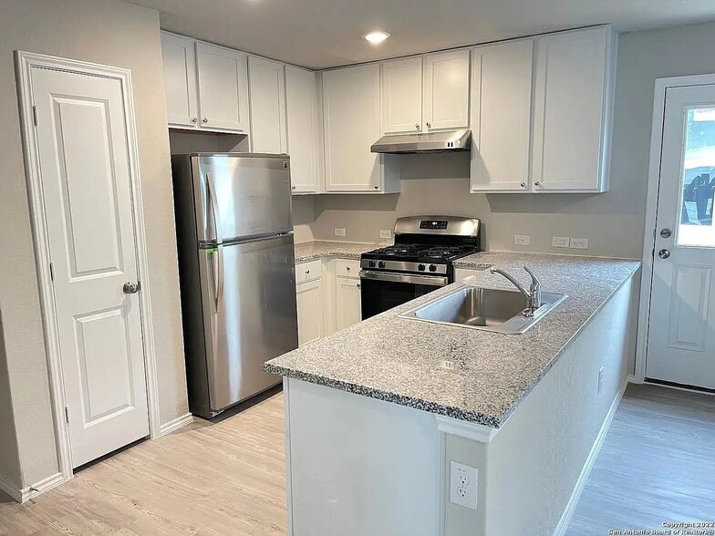 Building Photo - 10547 Varmus Dr