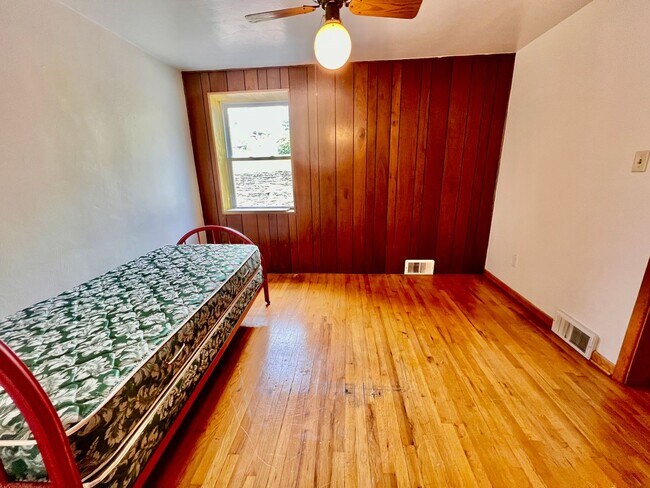 Building Photo - 212 N Highland Ave