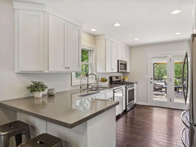 Building Photo - Gorgeous 4 Bedroom in Desirable Mahtomedi ...