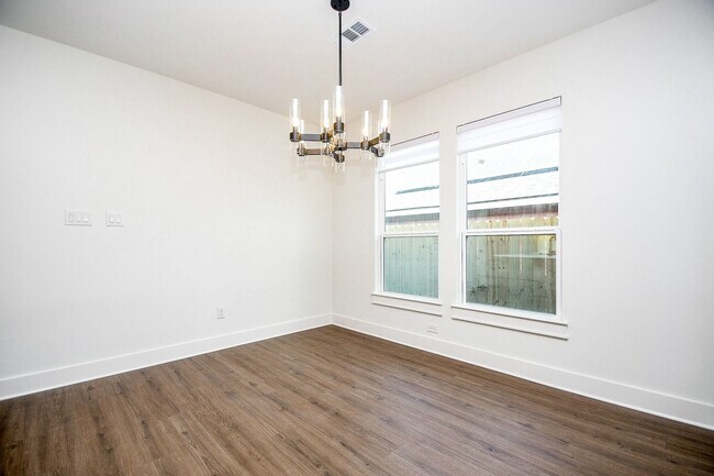 Building Photo - 4101 Victoria